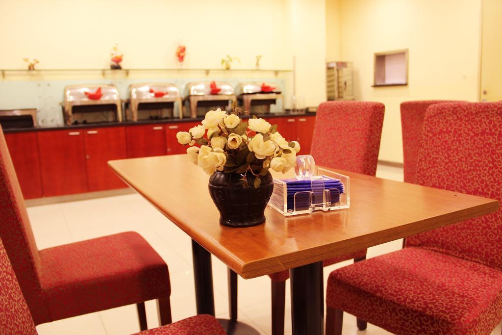 Hanting Express Kunming Yieryi Street Yunnan Normal University Branch Exterior foto